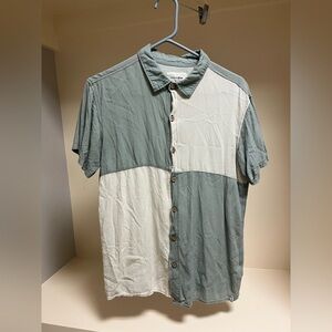 Critical Slide white and green button down